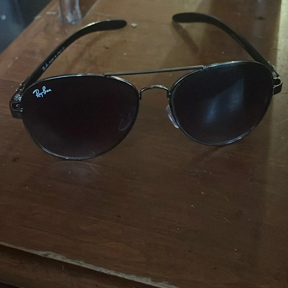 Ray bans - Picture 1 of 3